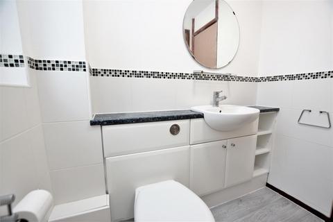 63 Lowry Crescent, Mitcham, CR4 3NX