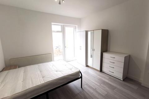 undefined, Avondale Road, Luton, Bedfordshire