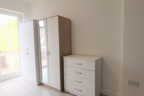 undefined, Avondale Road, Luton, Bedfordshire