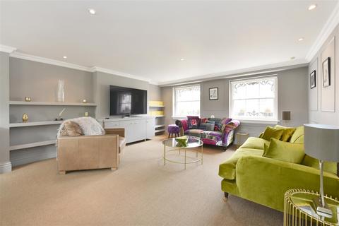 2 bedroom flat to rent, Erskine House, 59 Davies Street, Mayfair, W1