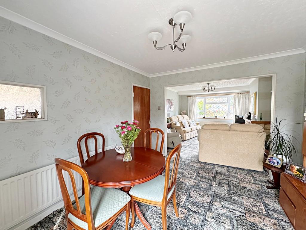 Dining Area to Lounge
