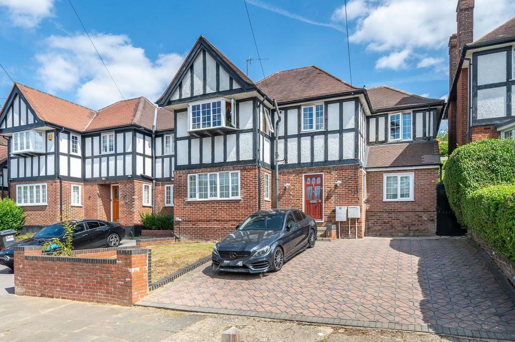 Detached house exterior, driveway