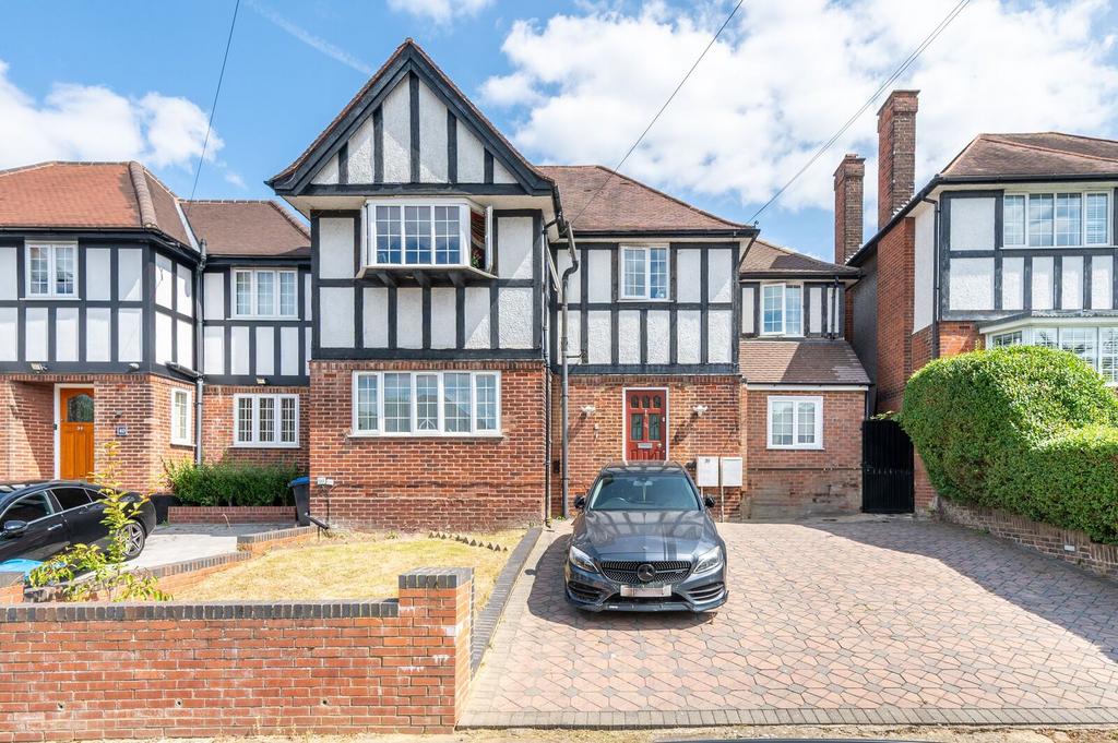 Detached house exterior, driveway