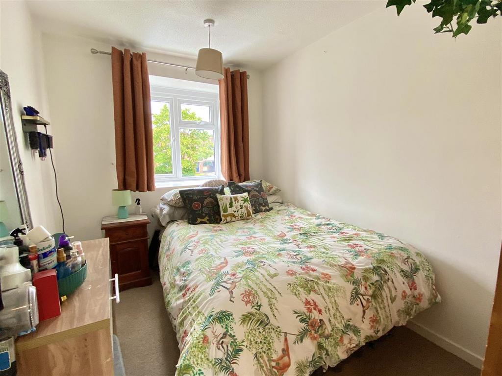 7 Barkstone dr-9.jpg