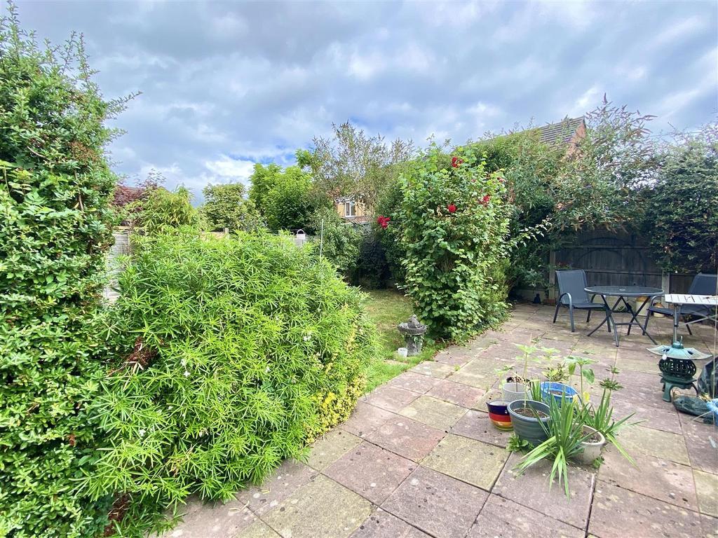 7 Barkstone dr-2.jpg