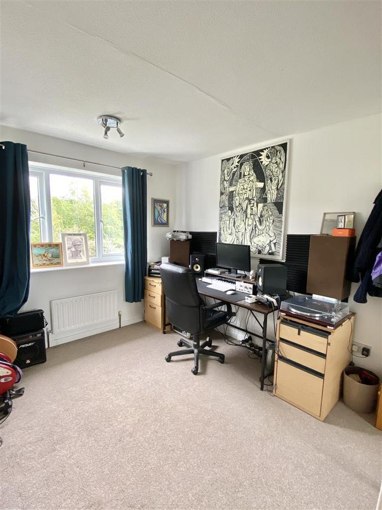 7 Barkstone dr-7.jpg