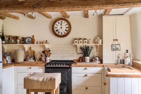 4 bedroom character property for sale, Stane Street, Pulborough