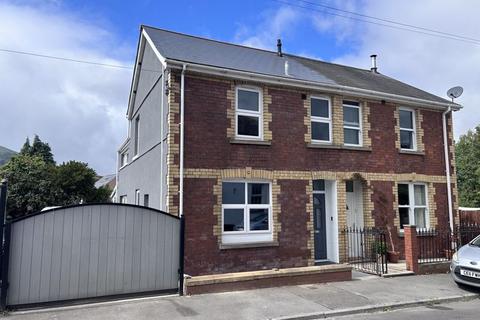 3 bedroom semi-detached house to rent, Park Street, Abergavenny