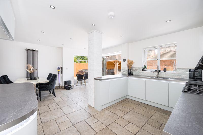 Kitchen / Dining...