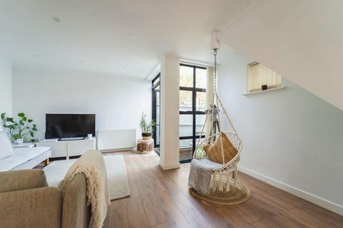 3 bedroom semi-detached house for sale, Avon Buildings, Christchurch BH23