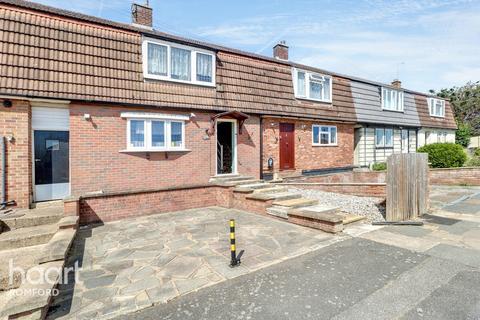 3 bedroom terraced house for sale, Lodge Lane, Romford, RM5 2EX