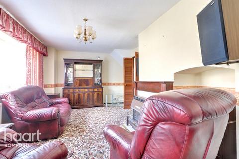 3 bedroom terraced house for sale, Lodge Lane, Romford, RM5 2EX