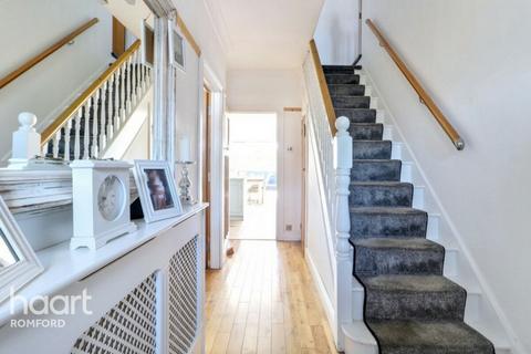 5 bedroom semi-detached house for sale, Lodge Lane, Romford, RM5 2HX