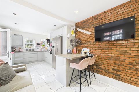21 Furlong Road, Gloucester, GL1 4UT