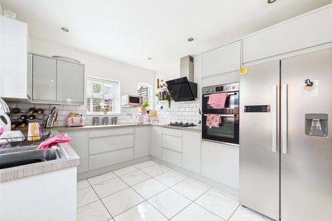 21 Furlong Road, Gloucester, GL1 4UT