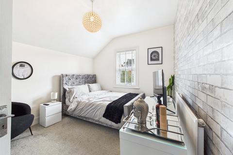 21 Furlong Road, Gloucester, GL1 4UT