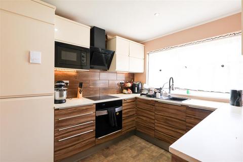 5 bedroom semi-detached house for sale, Saxty Way, Sowerby