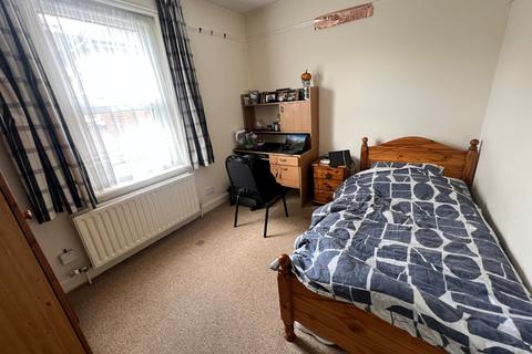 3 bedroom flat to rent, Lodge Road, Hampshire SO14