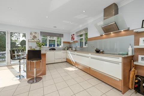 183 Ember Lane, East Molesey, KT8 0BU