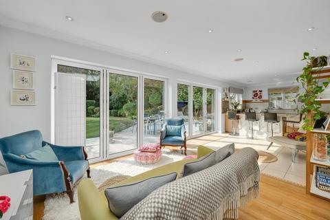 183 Ember Lane, East Molesey, KT8 0BU