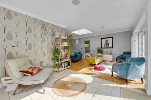 183 Ember Lane, East Molesey, KT8 0BU