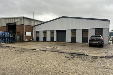 Warehouse to rent, Gatehouse Way Aylesbury HP19 8DB
