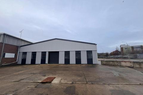 Warehouse to rent, Gatehouse Way Aylesbury HP19 8DB