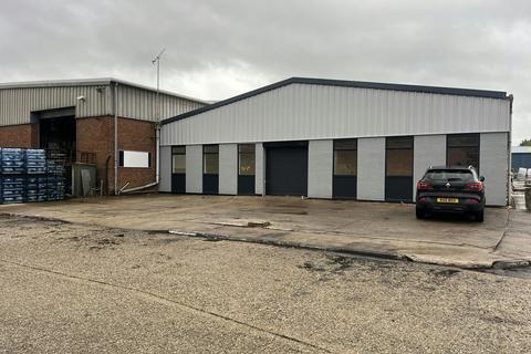 Warehouse to rent, Gatehouse Way Aylesbury HP19 8DB