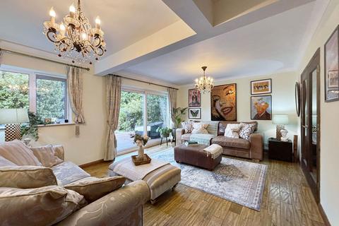 undefined, Lumley Road, Horley RH6