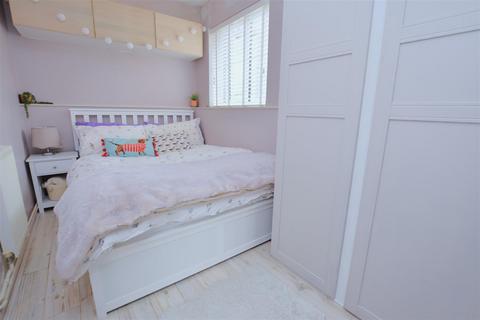 15 Hogarth Crescent, London, SW19 2DN