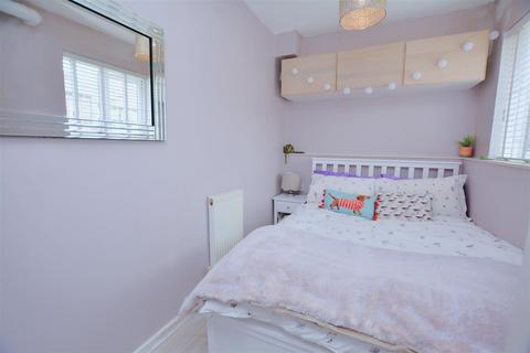 15 Hogarth Crescent, London, SW19 2DN