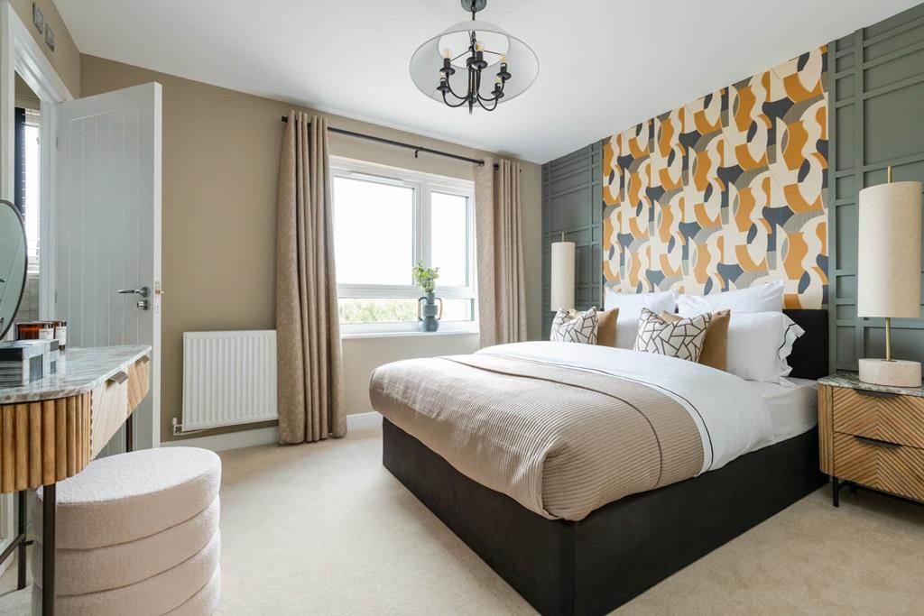 Main bedroom benefits from an en suite shower room
