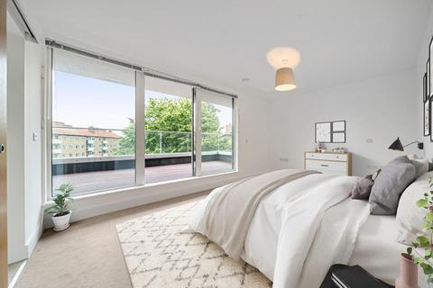 3 bedroom flat for sale, Inner Park Road, Southfields, London, SW19