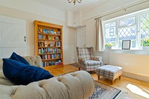 220 High Street, Wouldham, Rochester, ME1 3UD