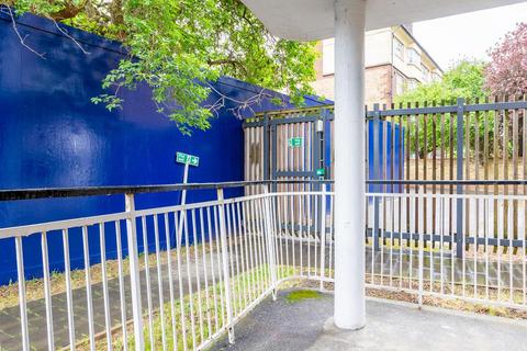 1 bedroom in a flat share to rent, Lower Road, London SE16