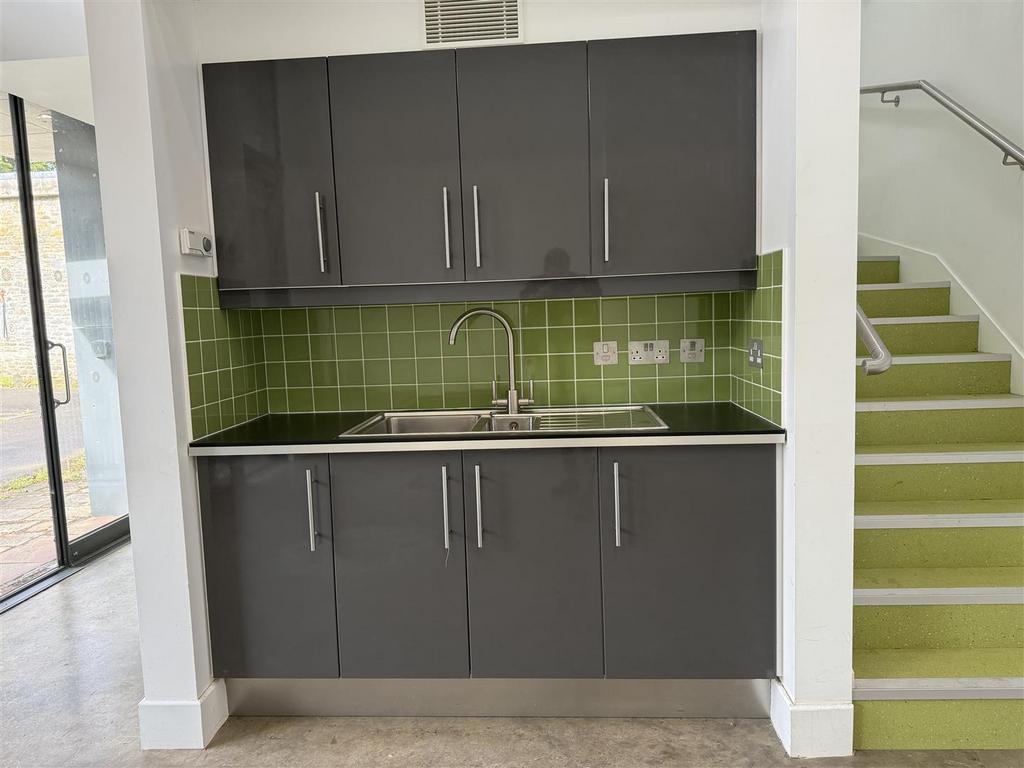 Studio 3 kitchen .jpg