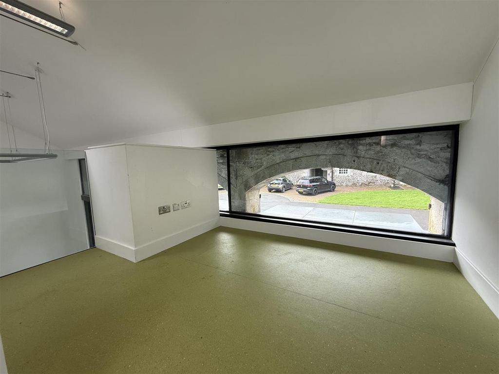 Mezzanine 2.jpg