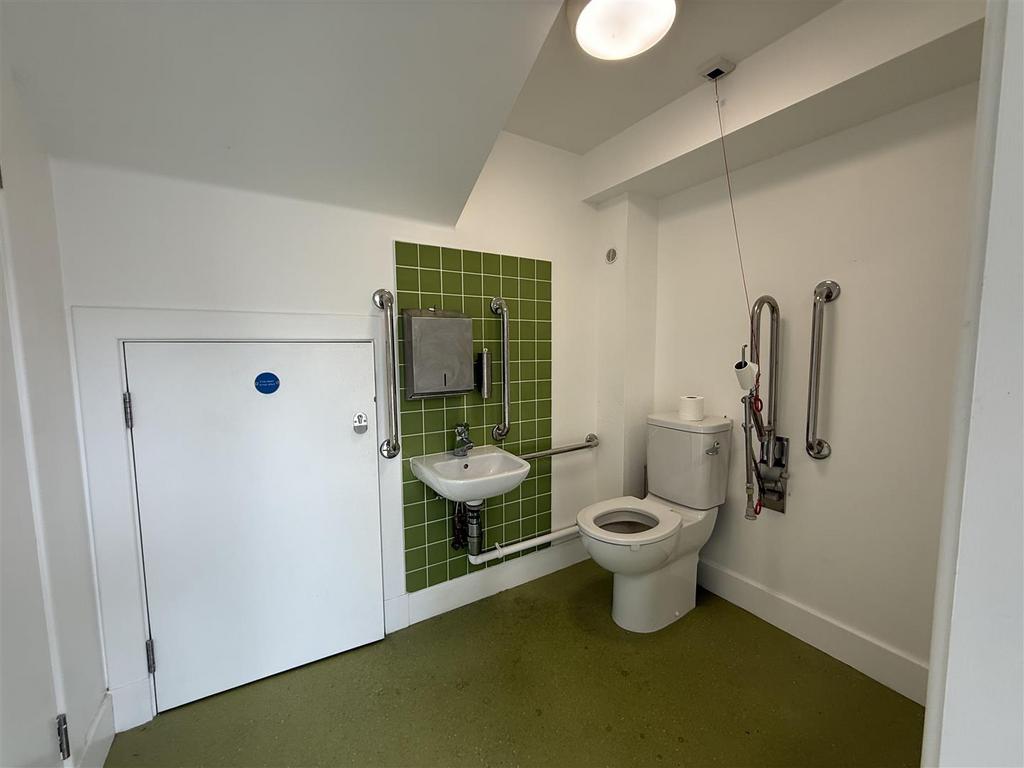 Studio 3 WC.jpg