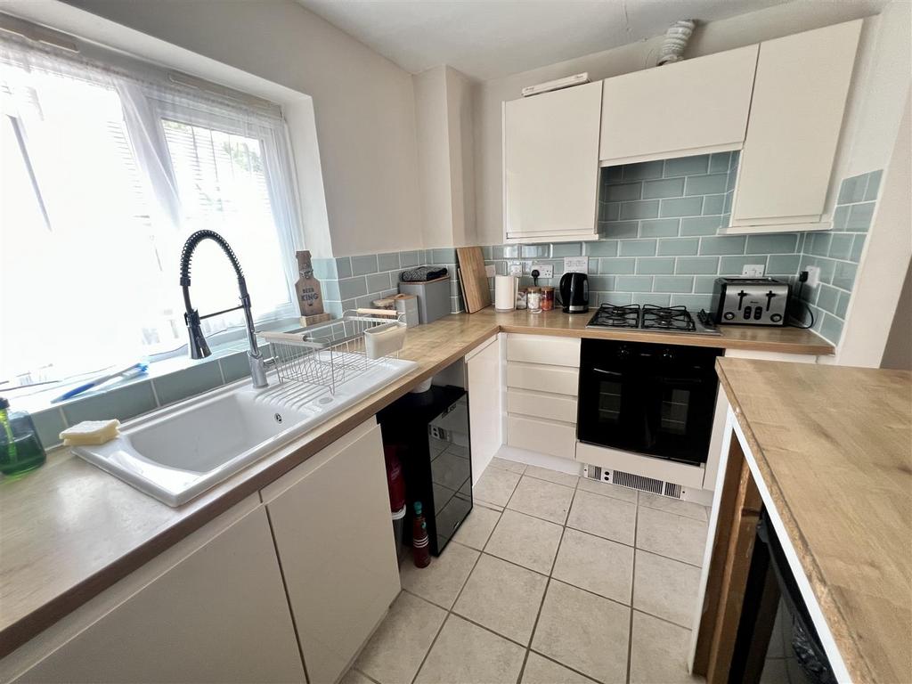 Kitchen Area:
