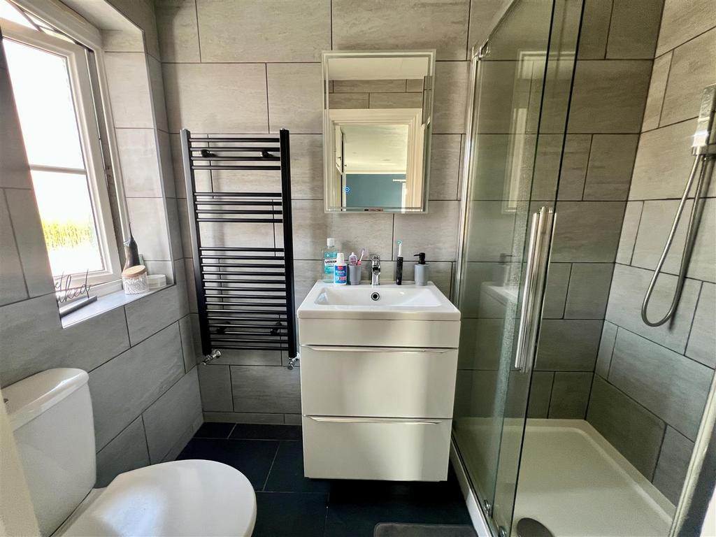 En-suite Shower Room: