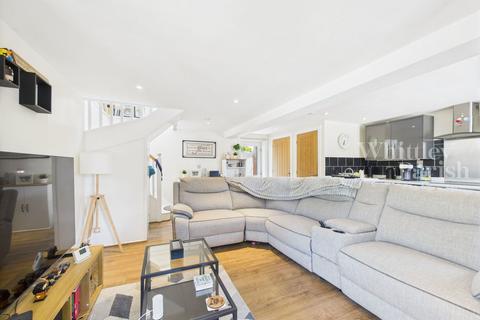 4 Cooks Corner Close, Carleton Rode, Norwich, NR16 1SE