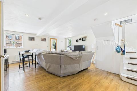 4 Cooks Corner Close, Carleton Rode, Norwich, NR16 1SE