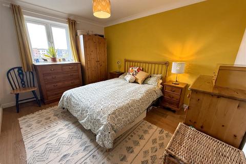 2 bedroom apartment for sale, Cork House, Marina, Swansea.