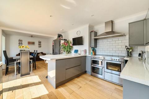 Shenstone Foldhill Close, Martock, TA12 6PF