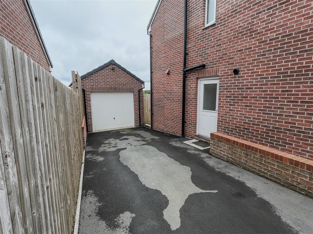 44 Tasker Way Photo-Driveway.jpg