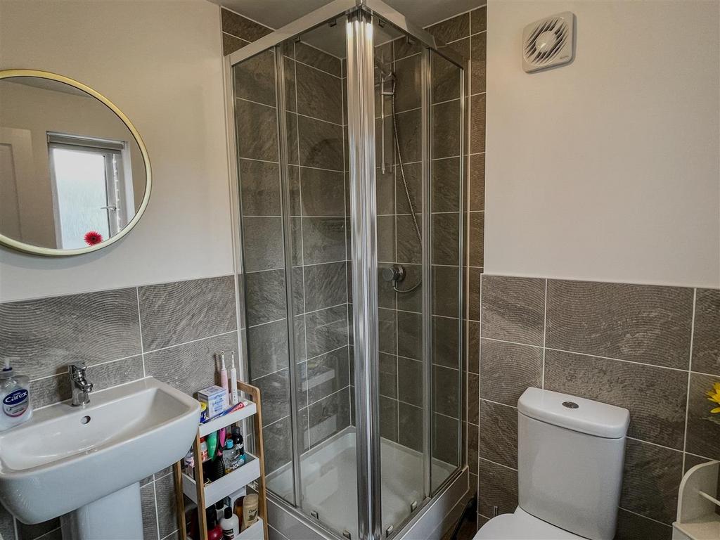 44 Tasker Way Photo-Ensuite.jpg