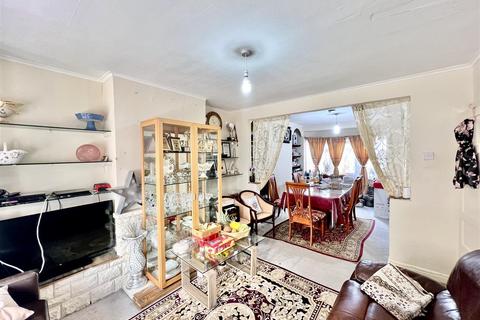 3 bedroom end of terrace house for sale, Alderwick Drive, Hounslow TW3