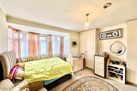 3 bedroom end of terrace house for sale, Alderwick Drive, Hounslow TW3