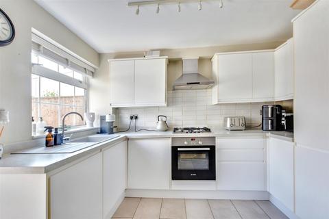 16 Armadale Close, Arnold, Nottingham, NG5 8RG