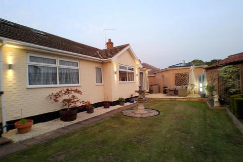 3 bedroom detached bungalow for sale, Church Street, Granby